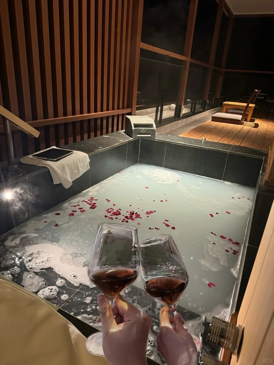 1761812039304820.jpg 情人节,和闺蜜把“狗粮”泡进私汤🍵_1_巧虎软著_来自小红书网页版.jpg